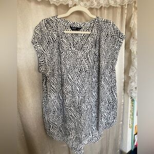 Simply Vera Vera Wang Black and White Printed V-Neck Blouse large L